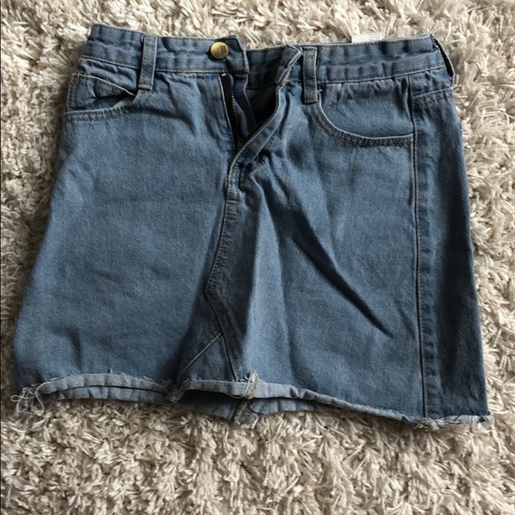 Basic jean skirt - Picture 1 of 2